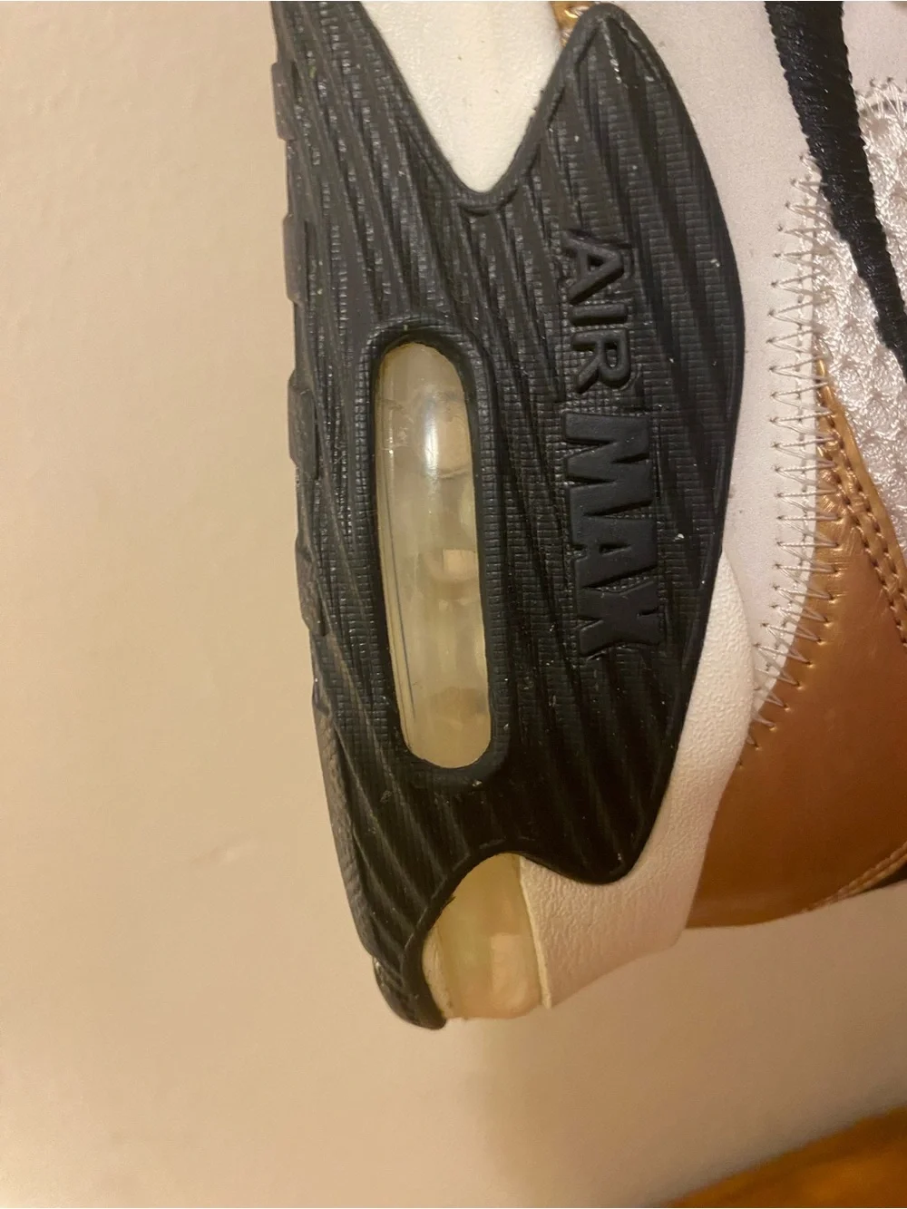 Women’s Nike Air Max Sneakers Blk/Wht/Gld SZ9.5